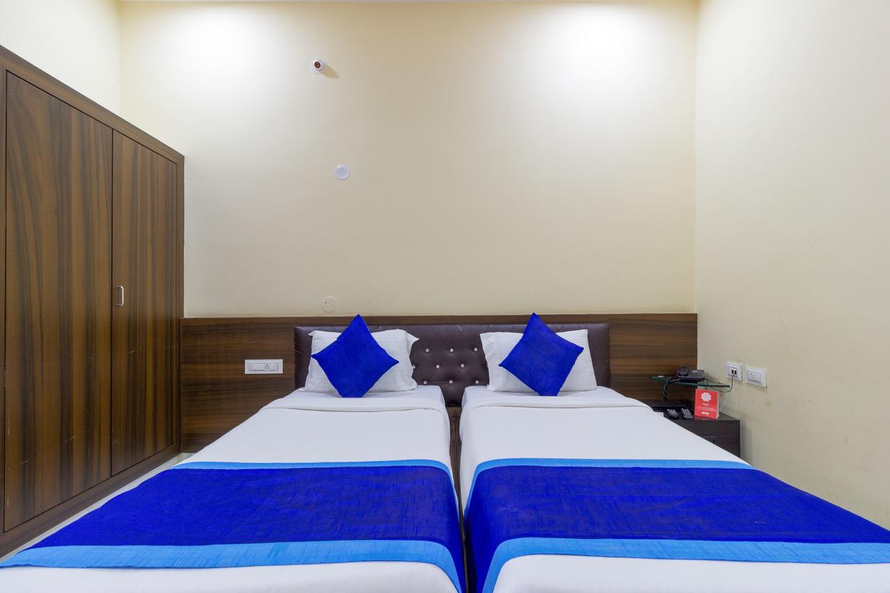 Oyo 7627 Royal Plaza Hotel Hyderabad Exterior photo