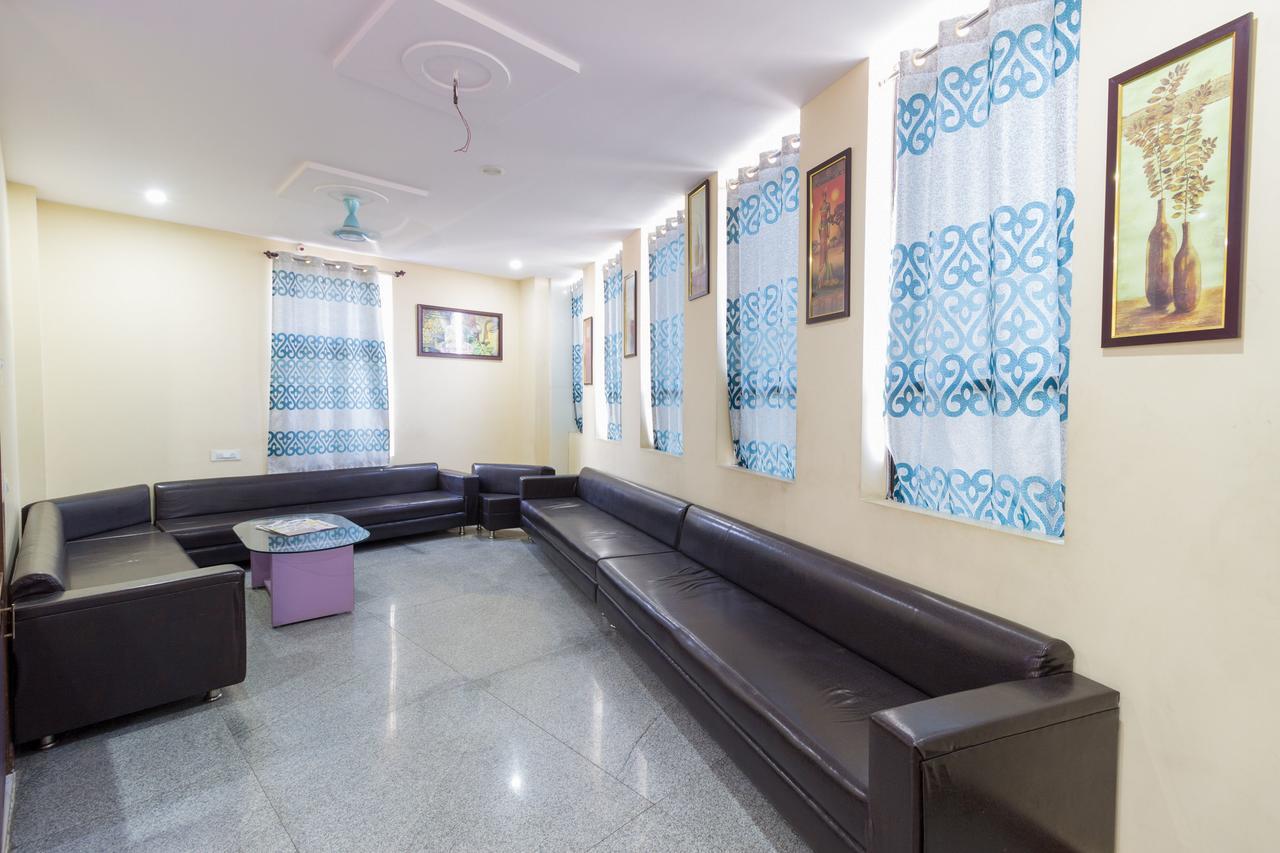 Oyo 7627 Royal Plaza Hotel Hyderabad Exterior photo