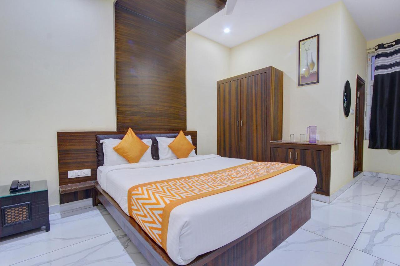 Oyo 7627 Royal Plaza Hotel Hyderabad Exterior photo