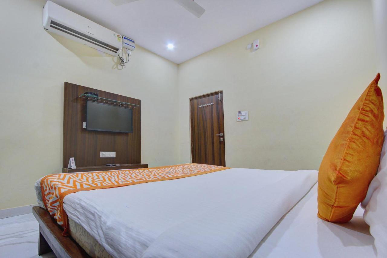Oyo 7627 Royal Plaza Hotel Hyderabad Exterior photo