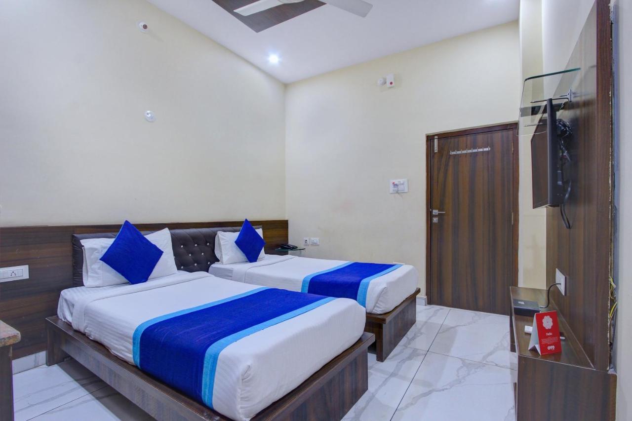 Oyo 7627 Royal Plaza Hotel Hyderabad Exterior photo